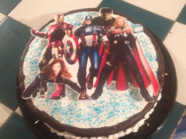 Avenger 3leches relleno de crema, diseño a tu eleccion